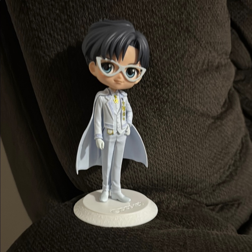 Sailor Moon Eternal QPosket Prince Endymion Figure Glasses &Cape